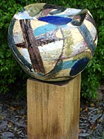 'Bird Bath with Red Kite'